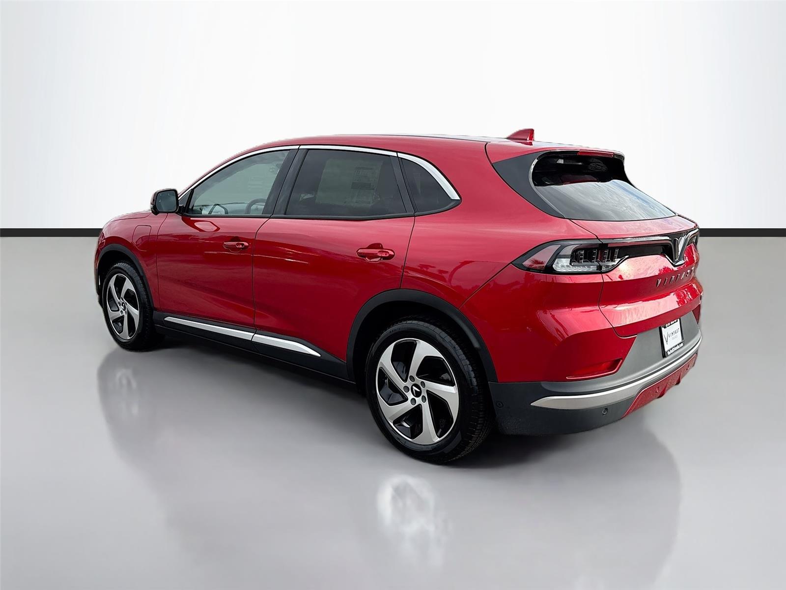 2025 VinFast VF 8 Eco