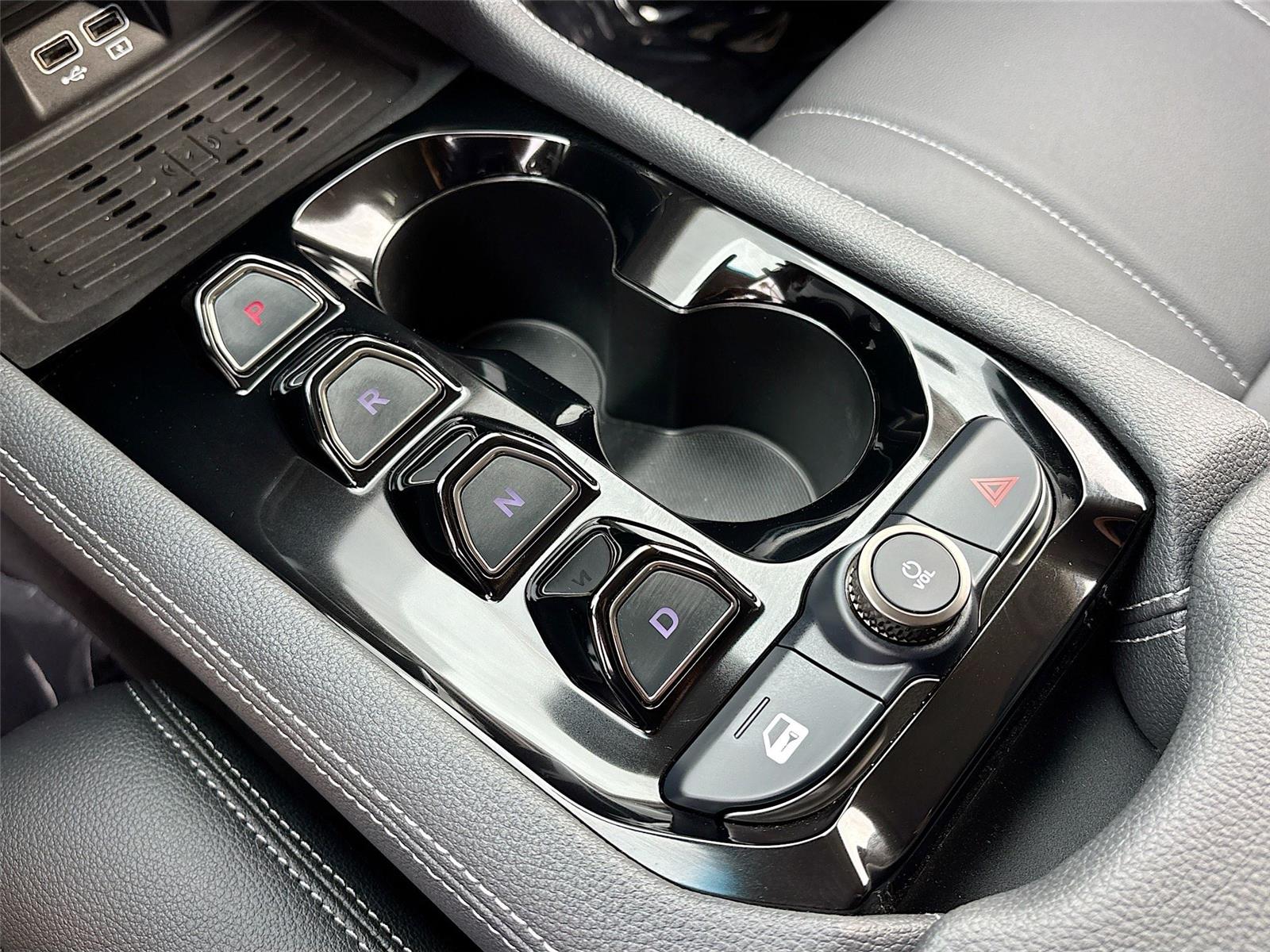 2025 VinFast VF 8 Eco