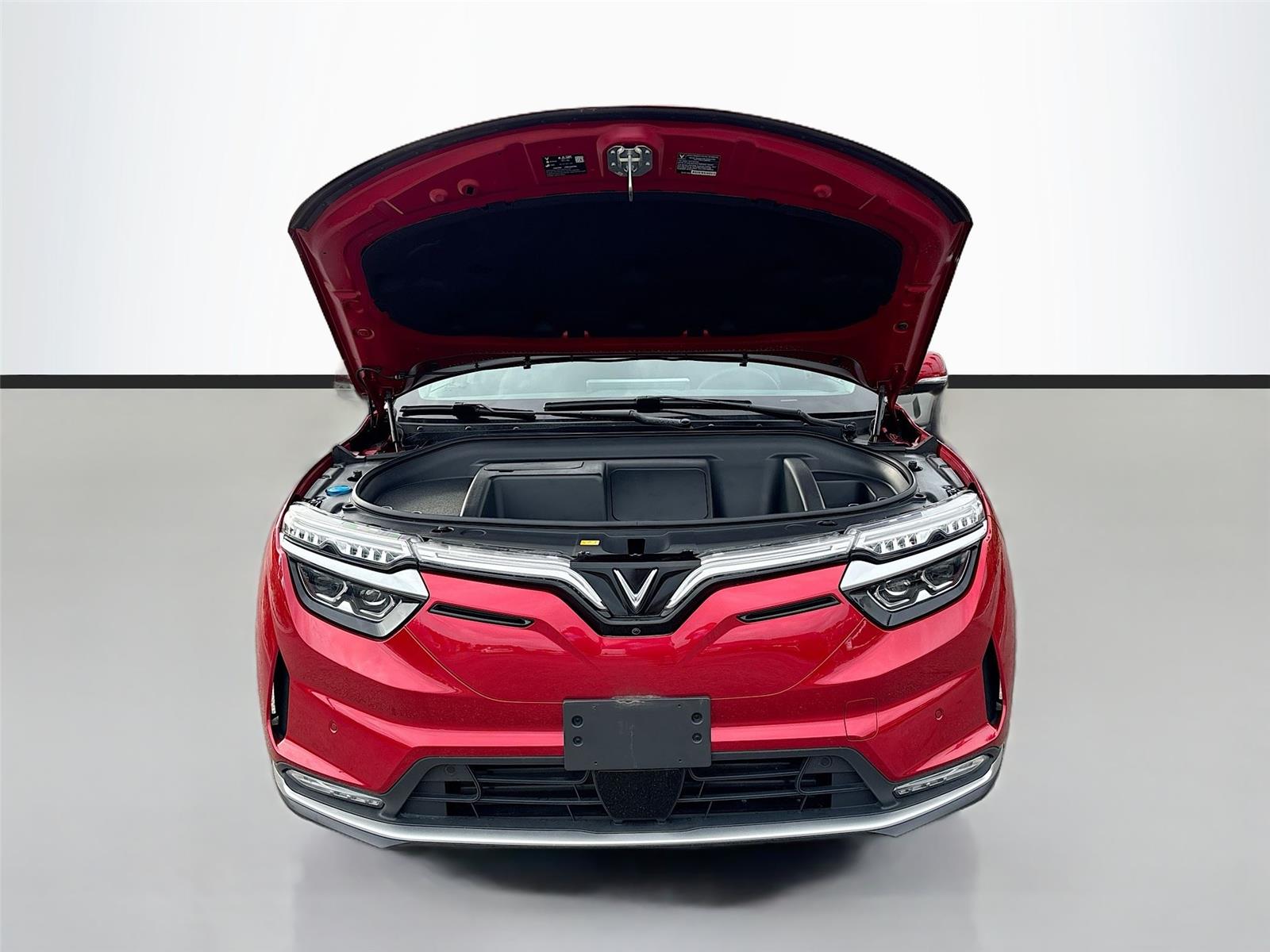 2025 VinFast VF 8 Eco