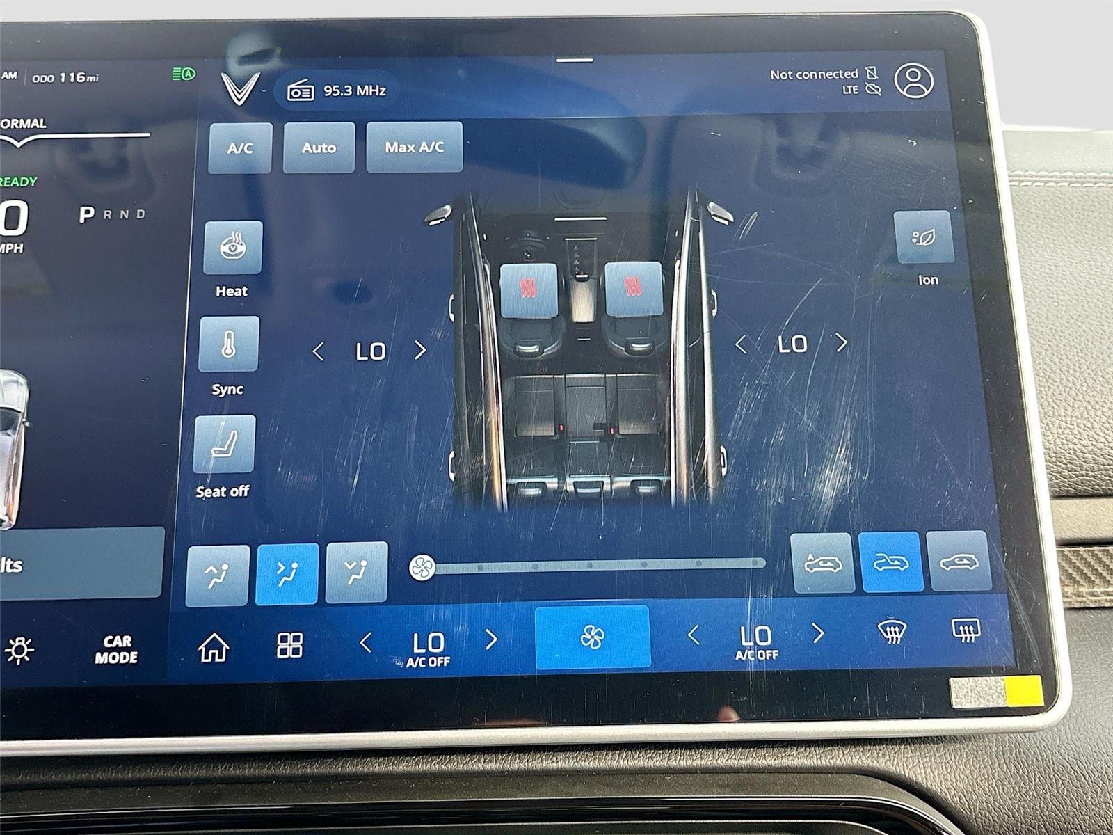 2025 VinFast VF 8 Eco