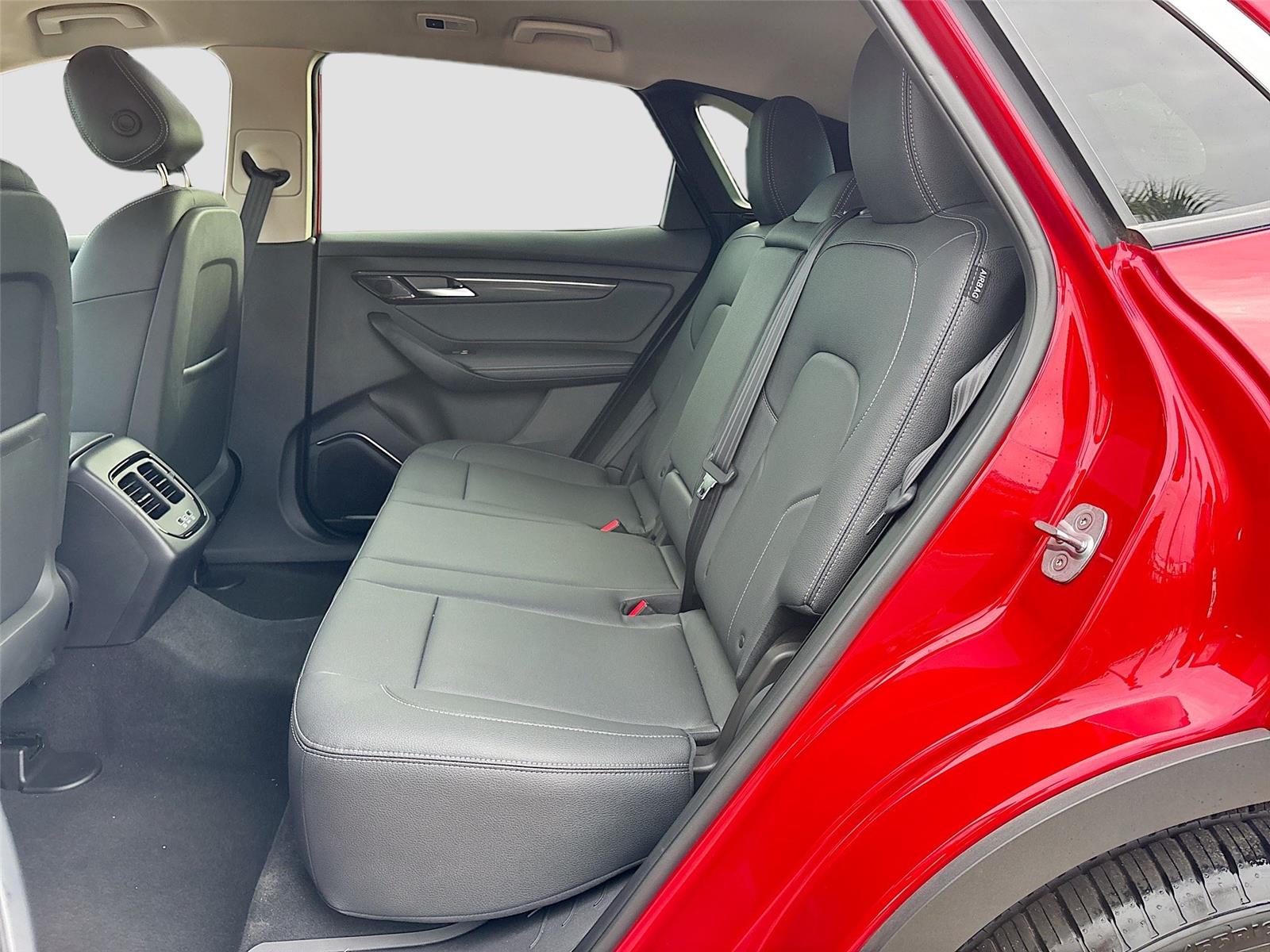 2025 VinFast VF 8 Eco