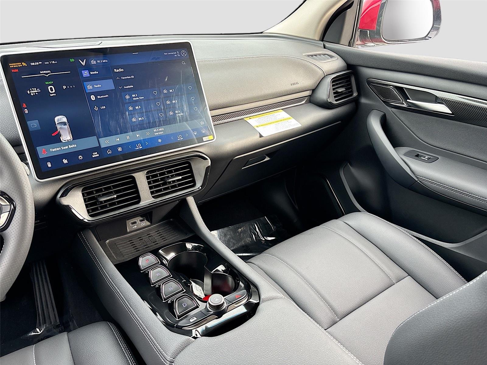 2025 VinFast VF 8 Eco
