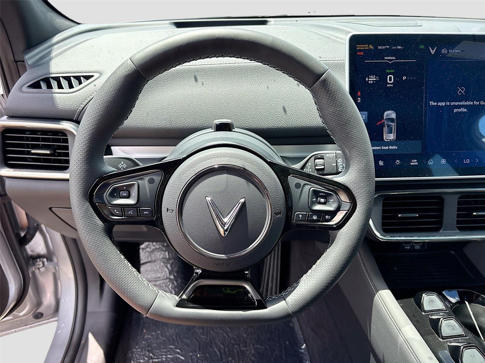 2025 VinFast VF 8 Plus