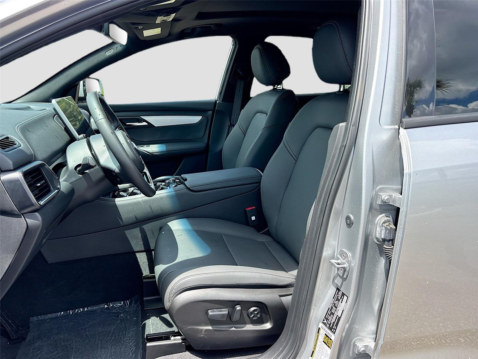 2025 VinFast VF 8 Plus