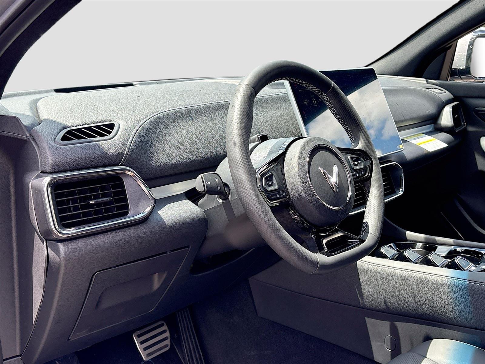 2025 VinFast VF 8 Plus