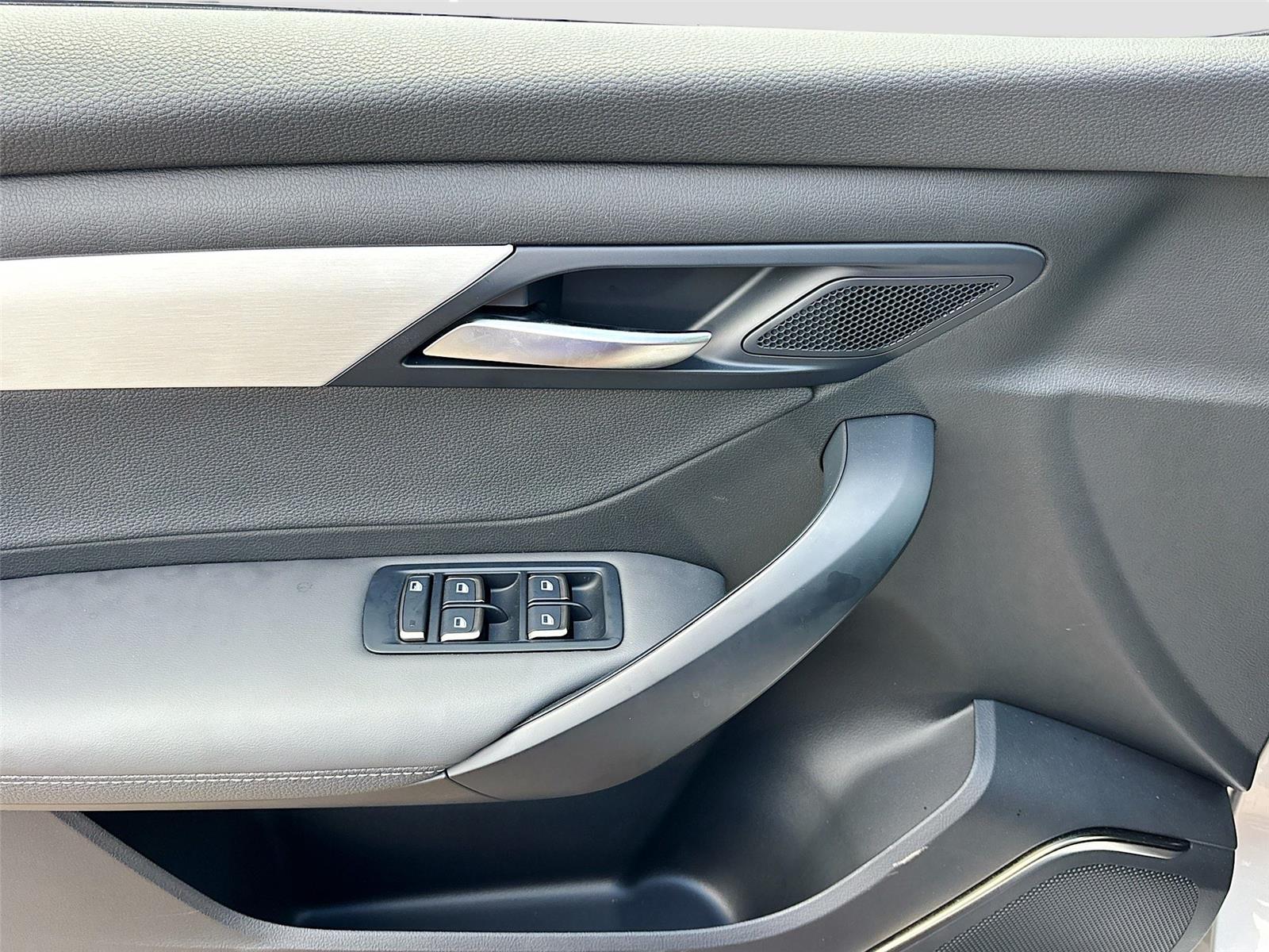 2025 VinFast VF 8 Plus