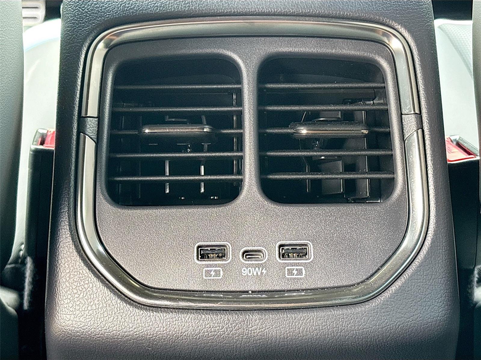 2025 VinFast VF 8 Plus
