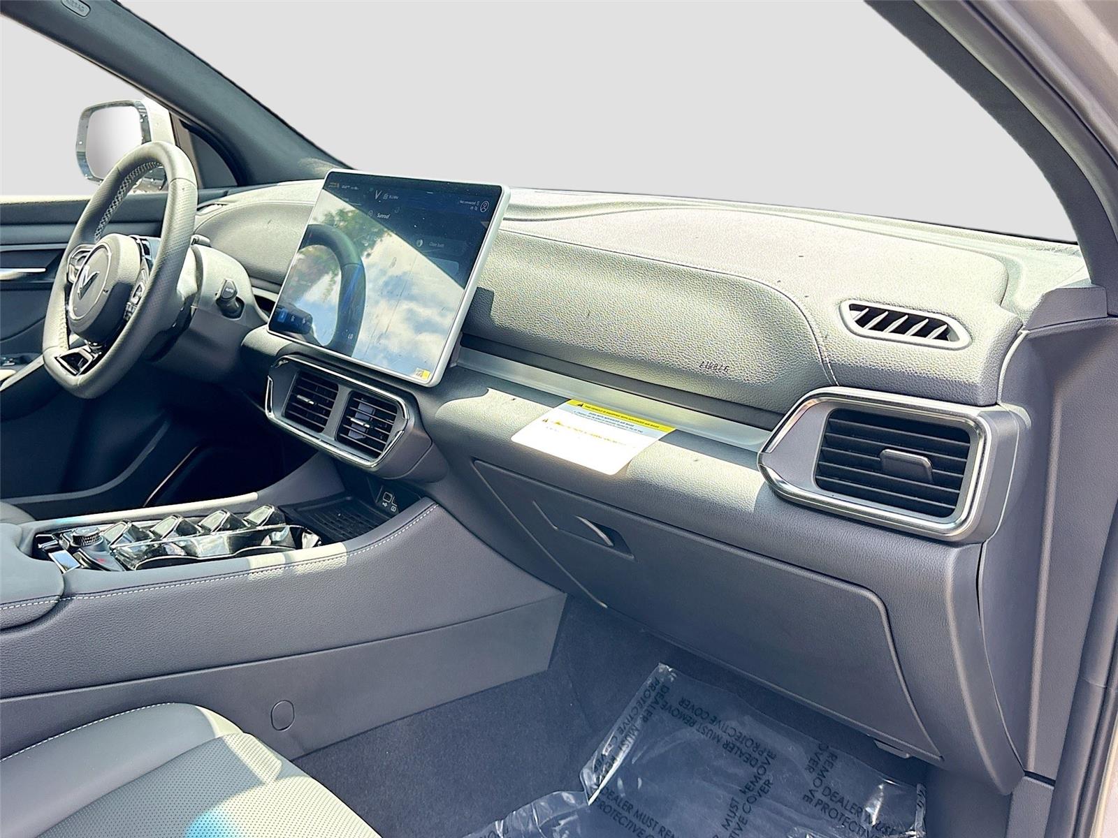 2025 VinFast VF 8 Plus