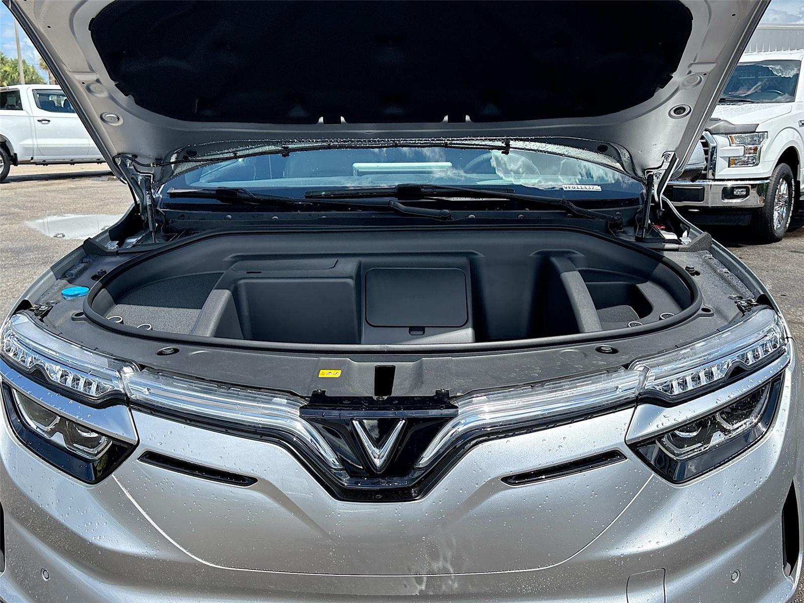 2025 VinFast VF 8 Plus