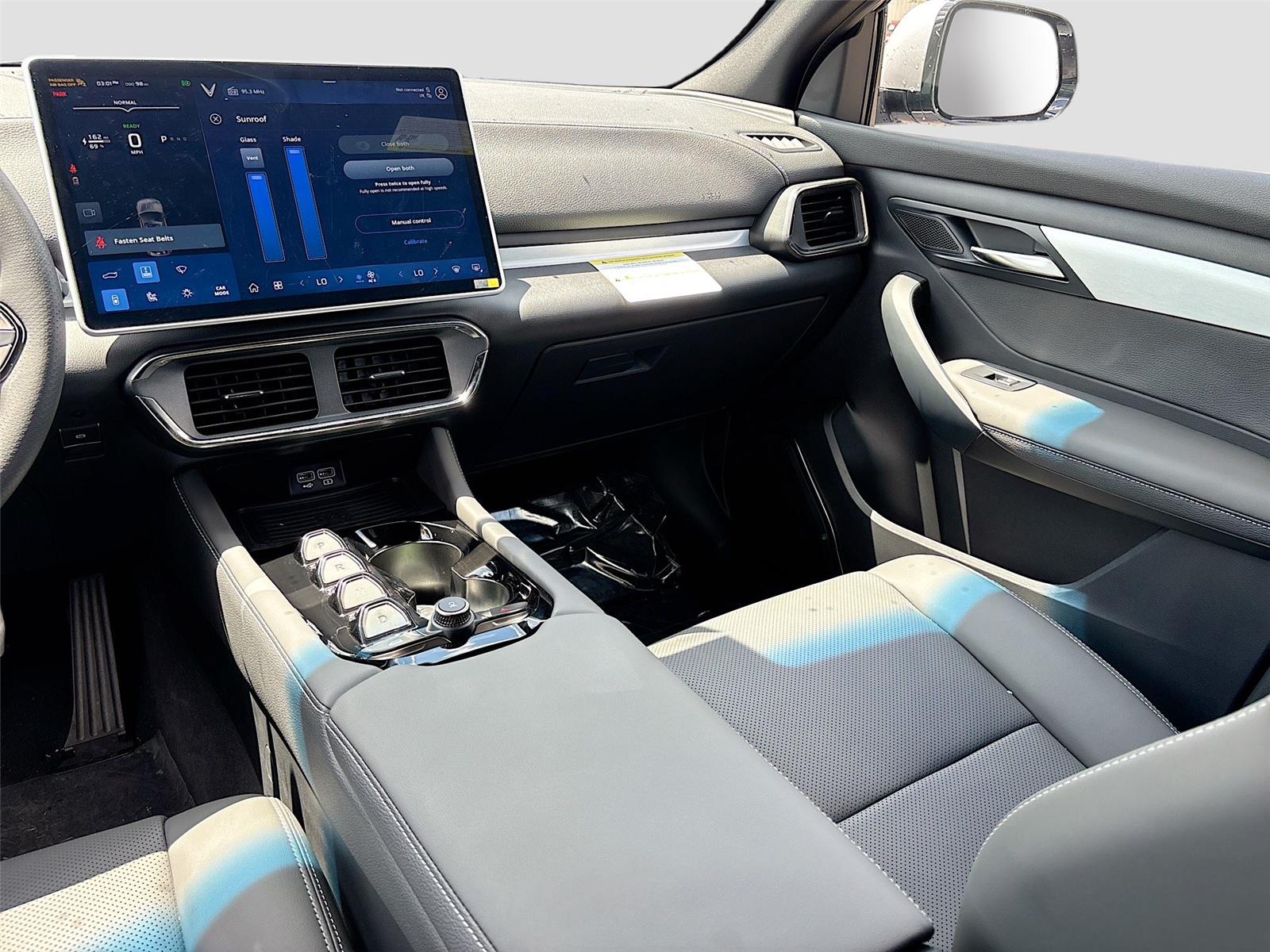 2025 VinFast VF 8 Plus