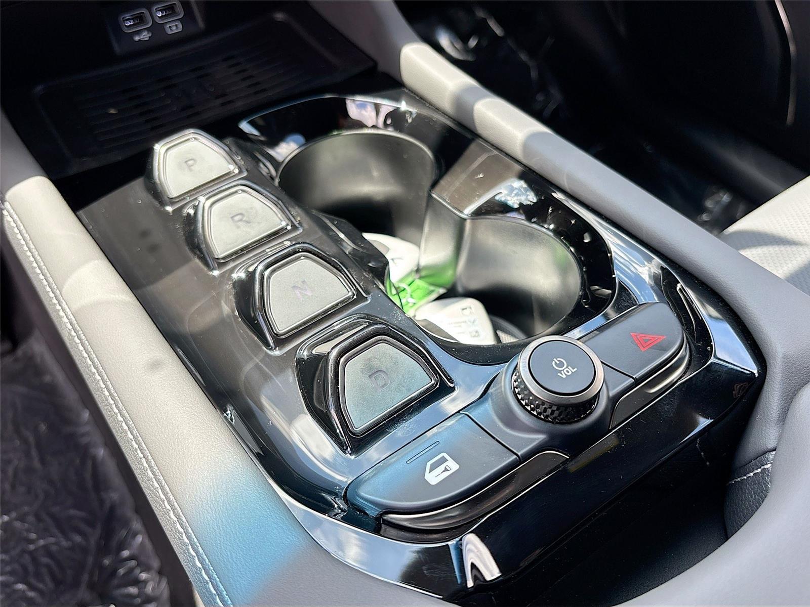 2025 VinFast VF 8 Plus