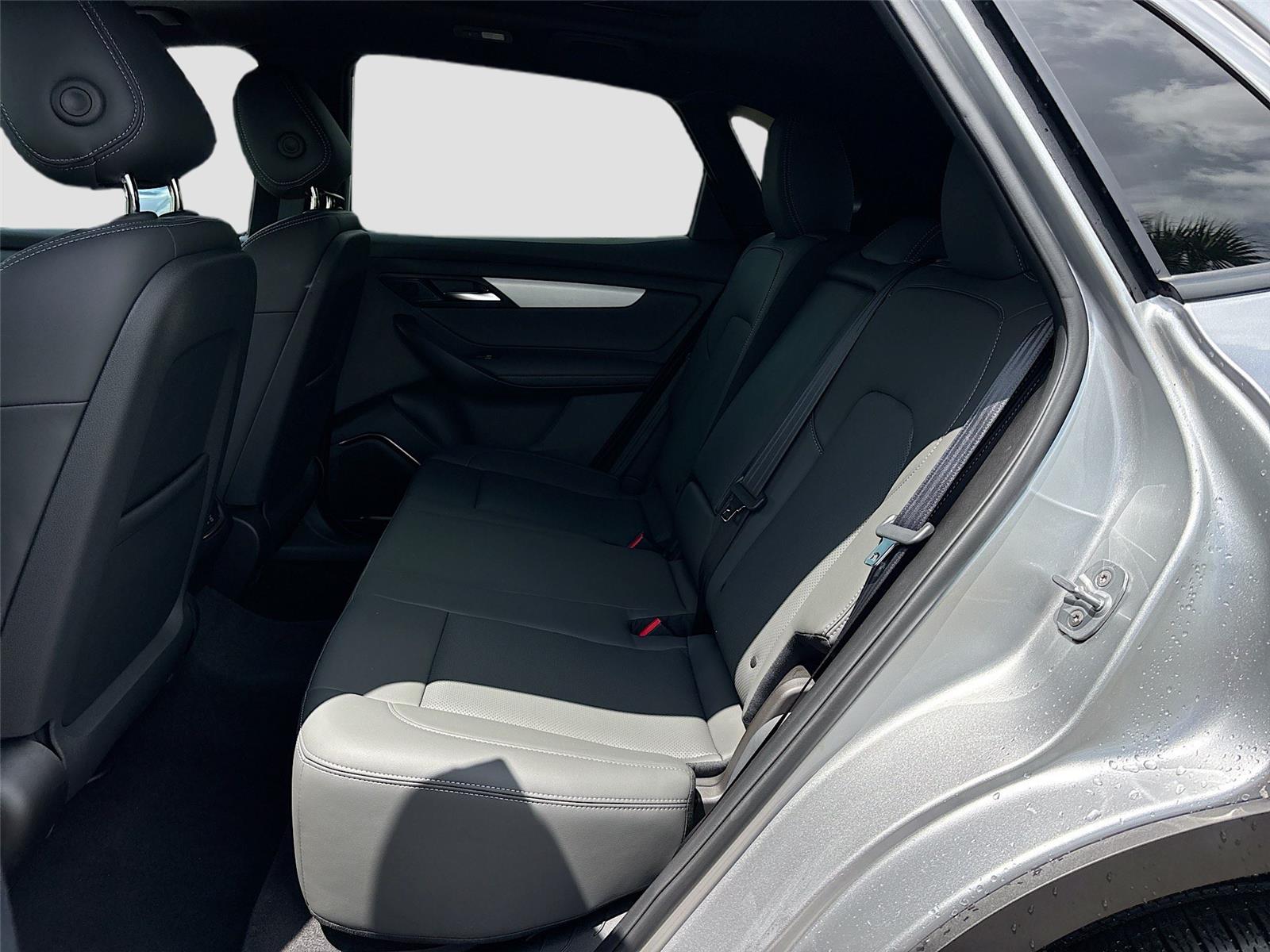 2025 VinFast VF 8 Plus