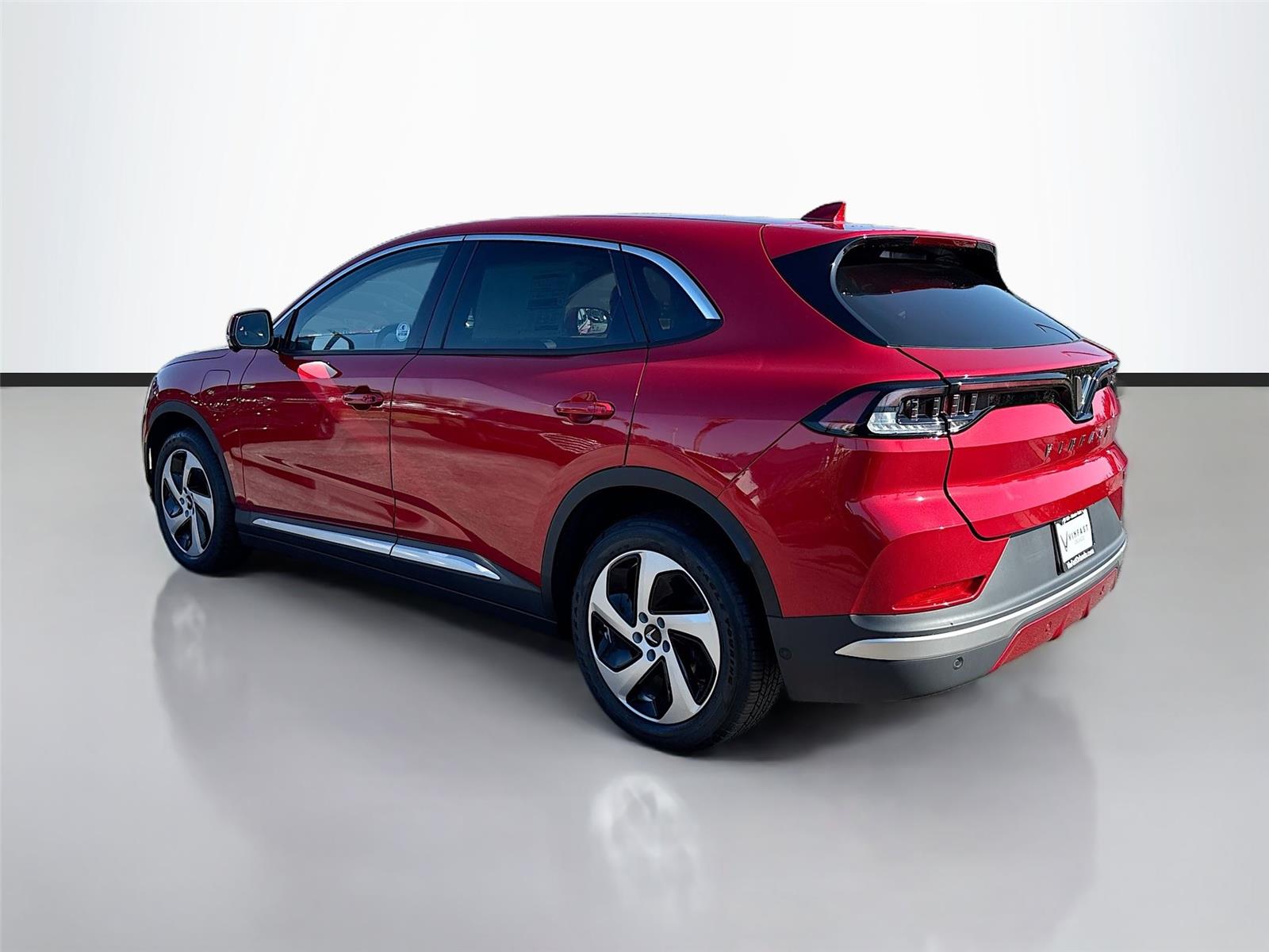 2025 VinFast VF 8 Eco