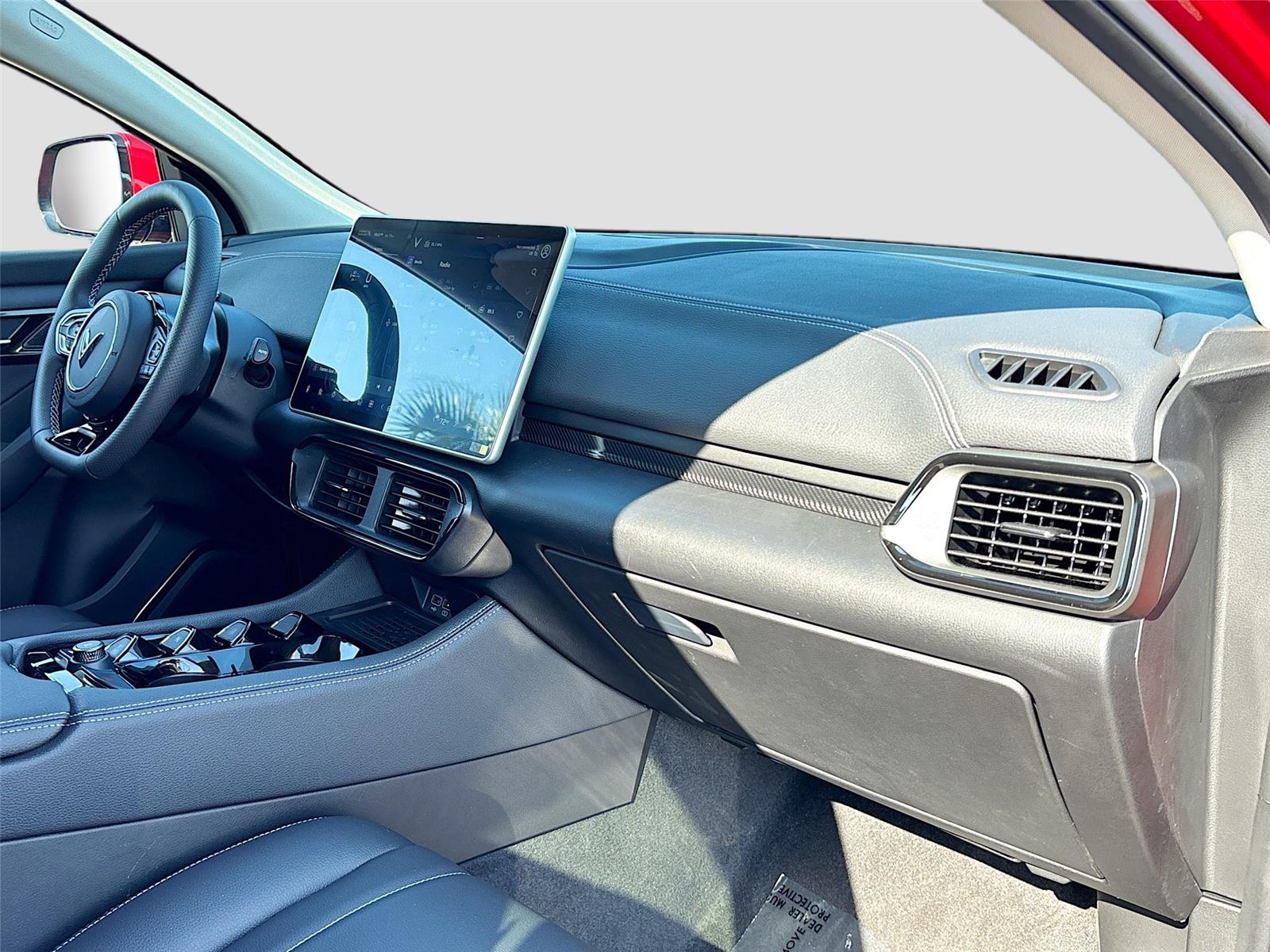 2025 VinFast VF 8 Eco