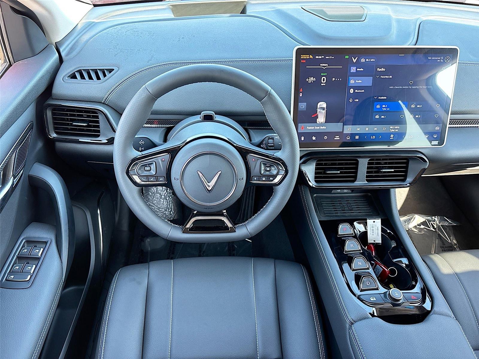 2025 VinFast VF 8 Eco