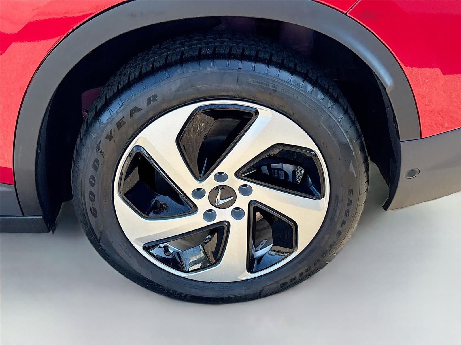 2025 VinFast VF 8 Eco