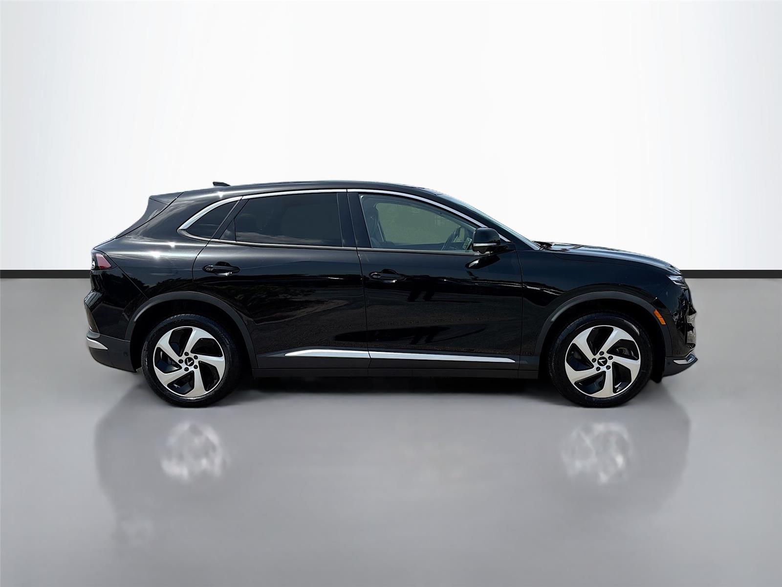 2025 VinFast VF 8 Eco