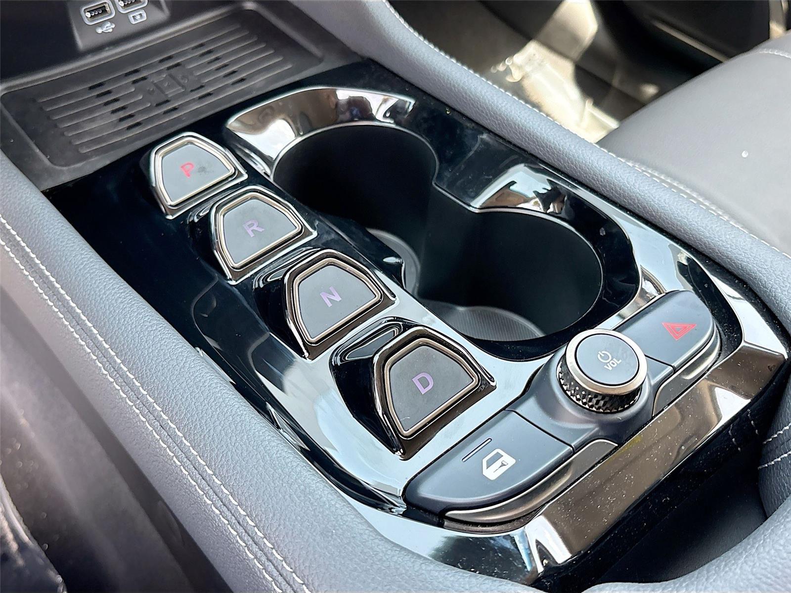 2025 VinFast VF 8 Eco