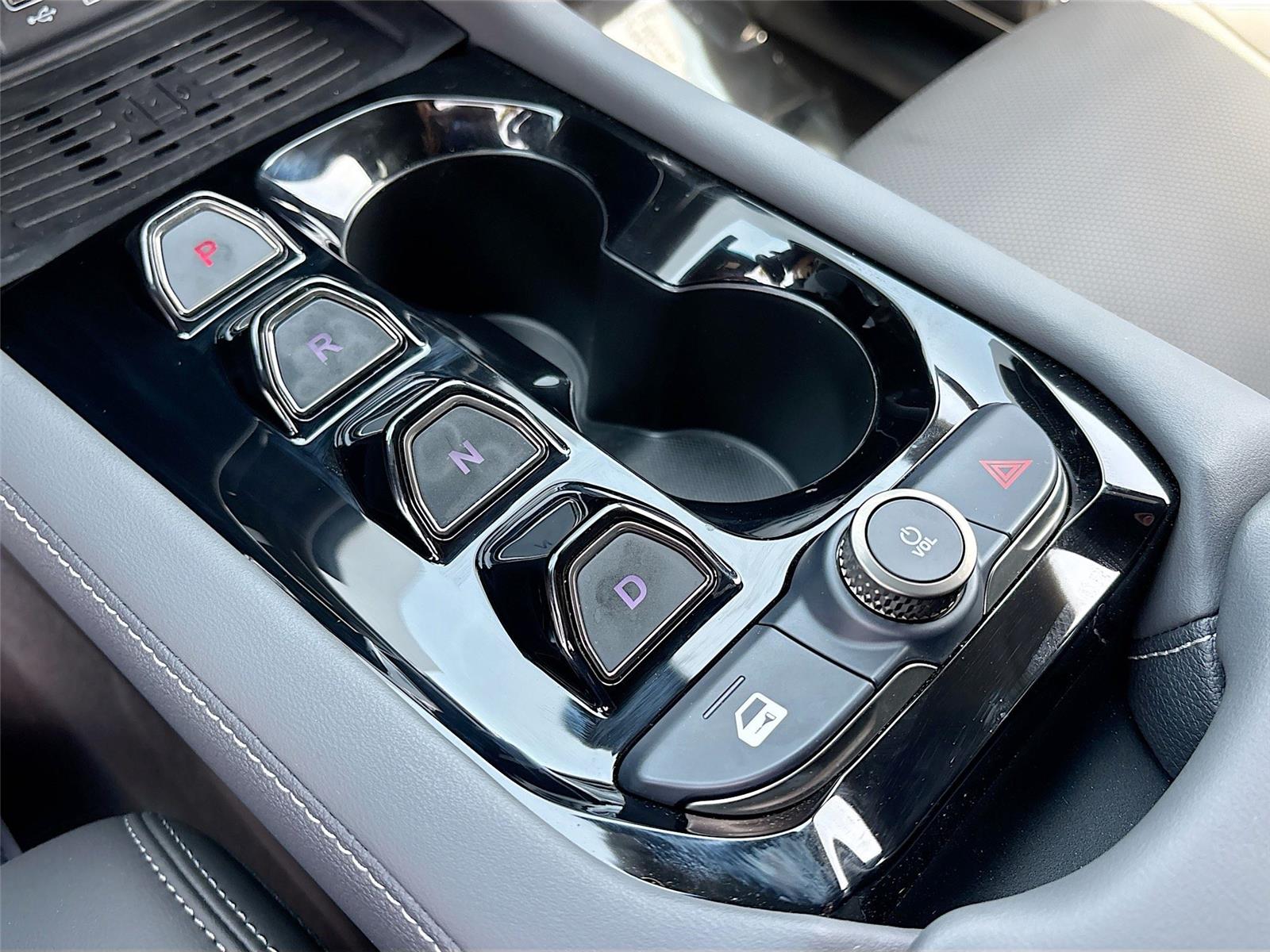 2025 VinFast VF 8 Plus