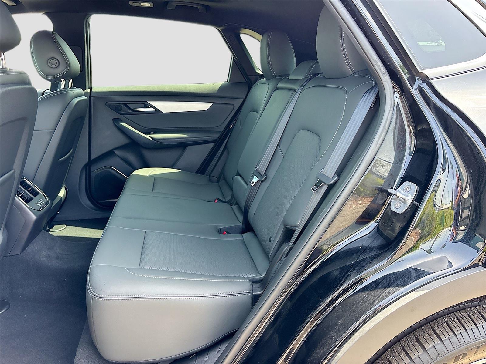 2025 VinFast VF 8 Plus
