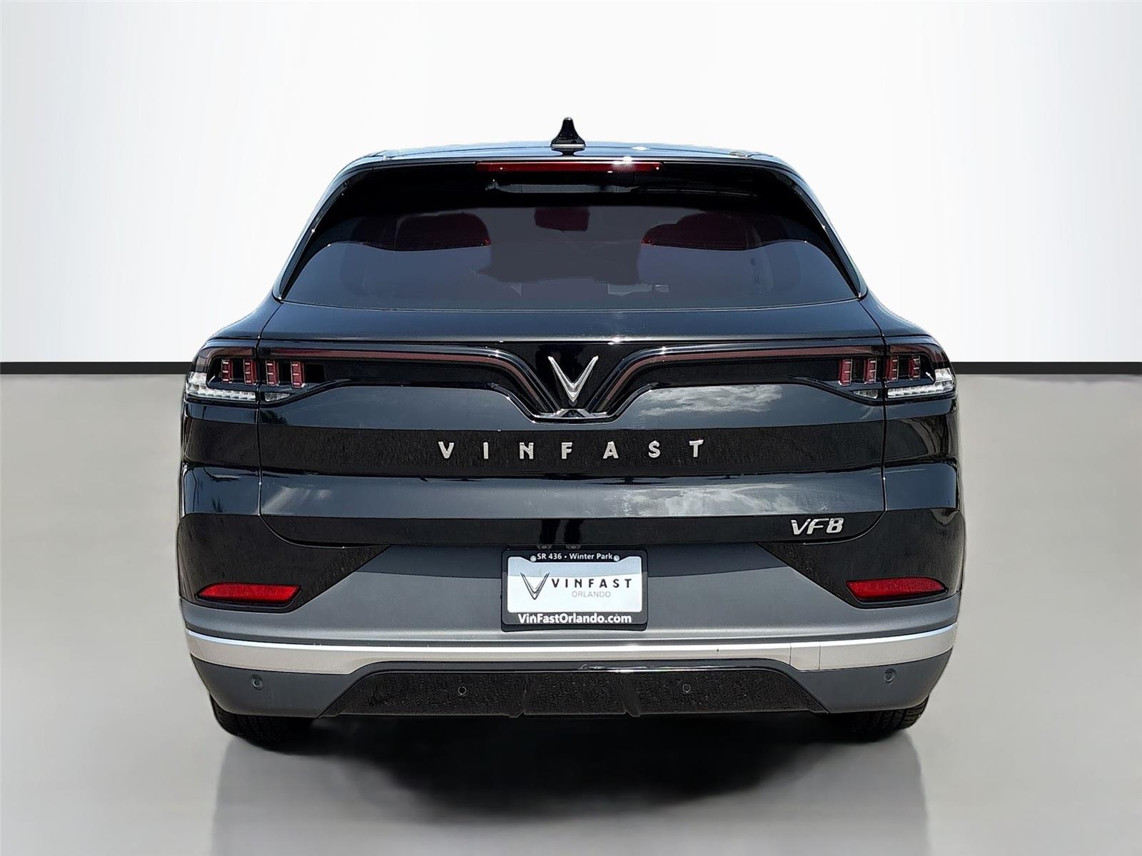 2025 VinFast VF 8 Eco