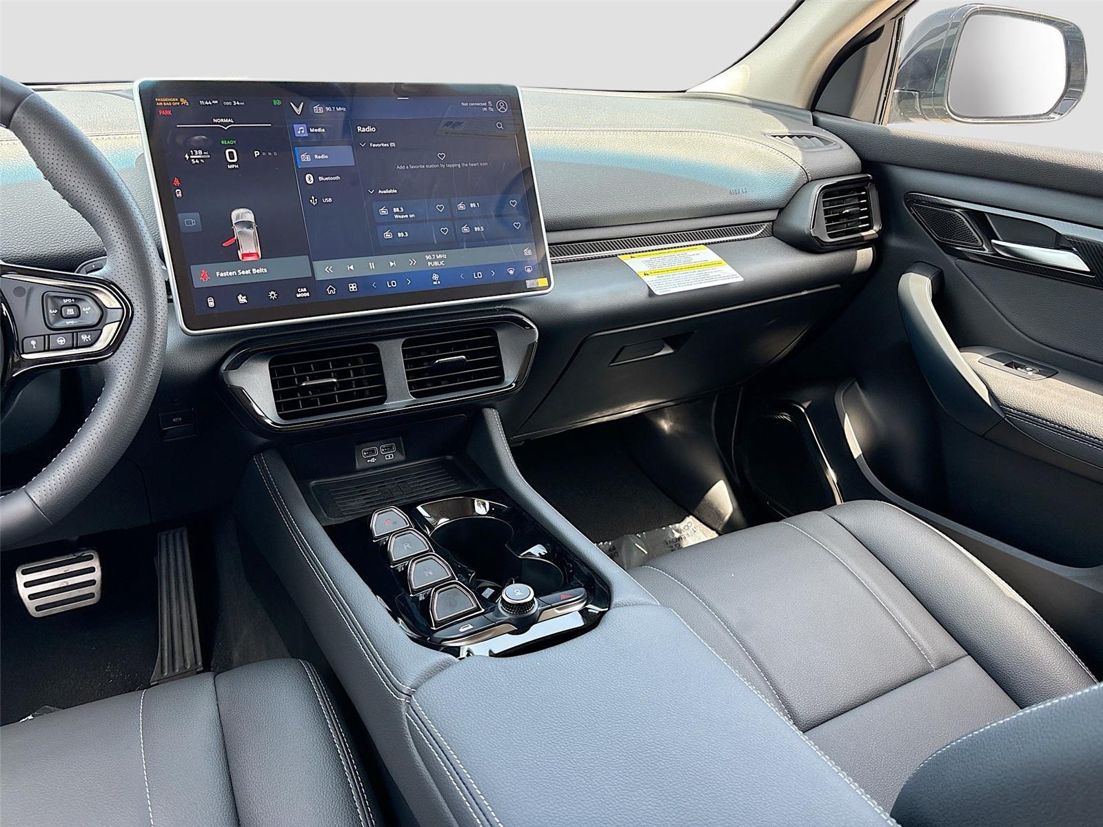 2025 VinFast VF 8 Eco