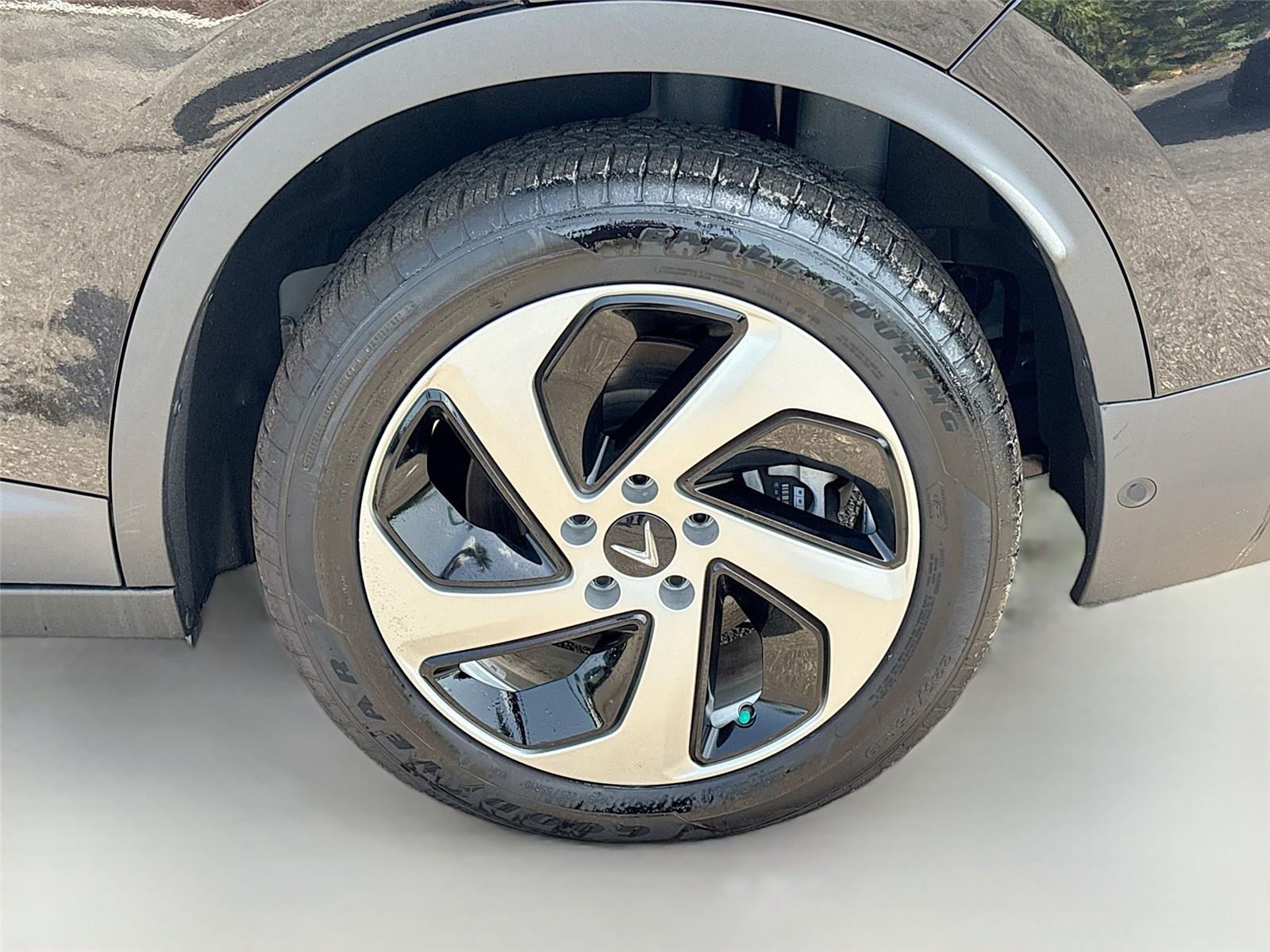 2025 VinFast VF 8 Eco