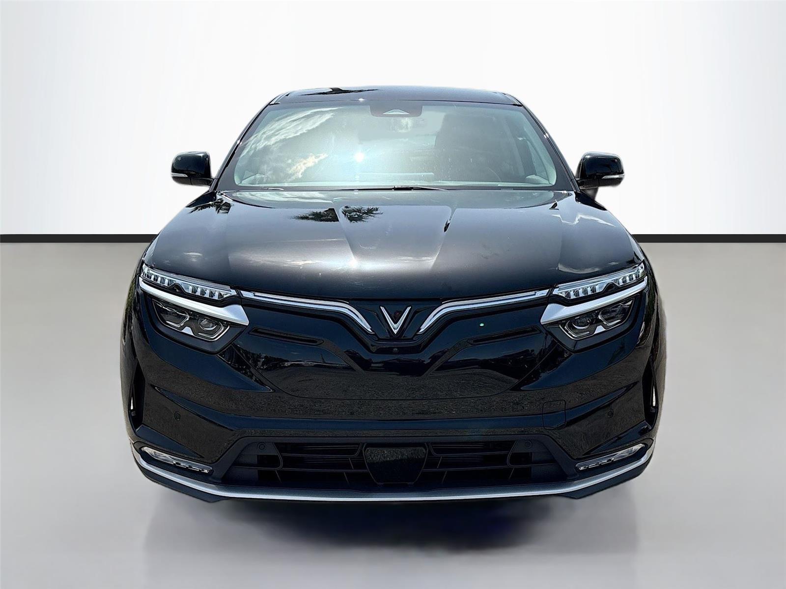 2025 VinFast VF 8 Eco