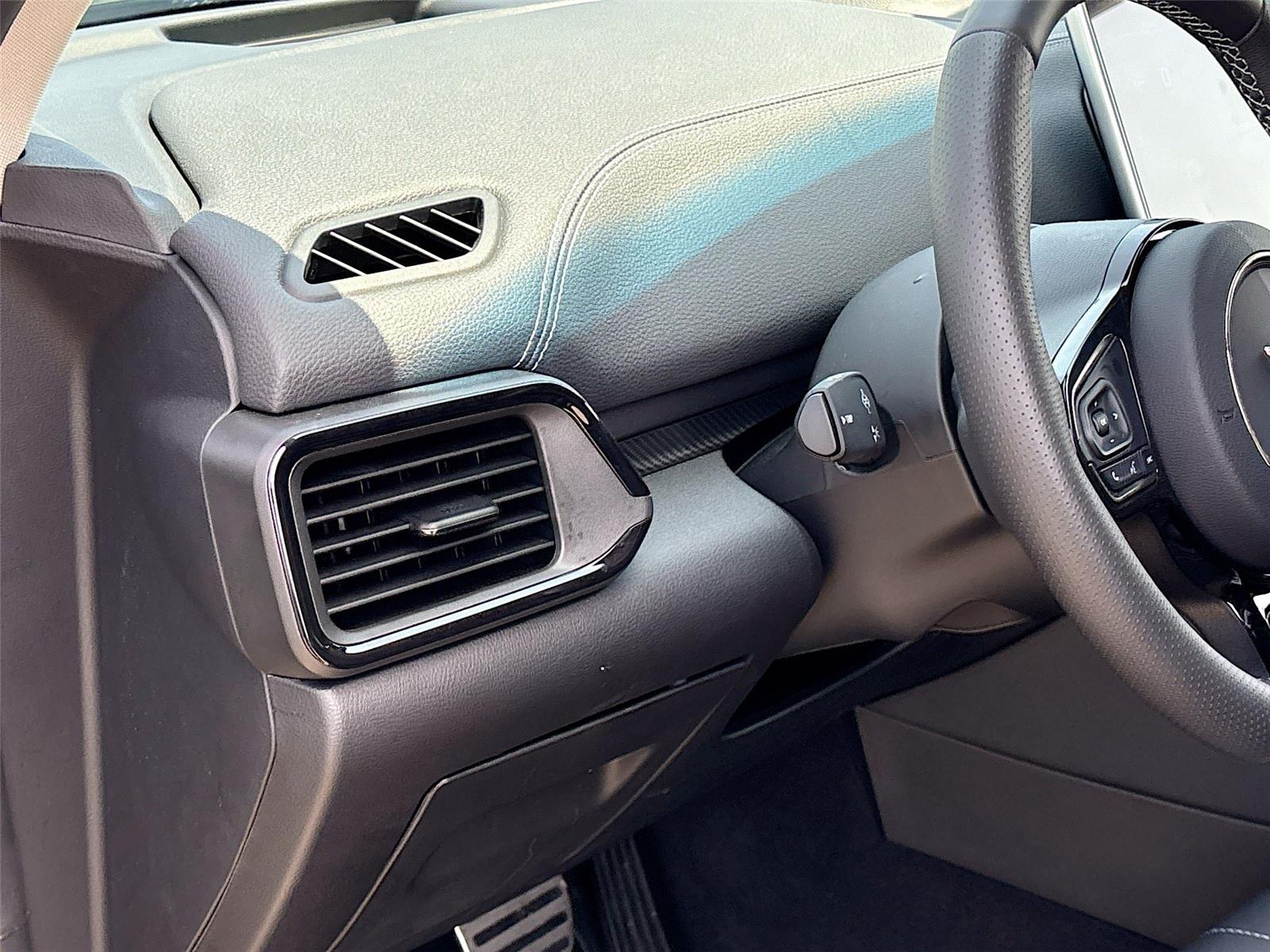 2025 VinFast VF 8 Eco