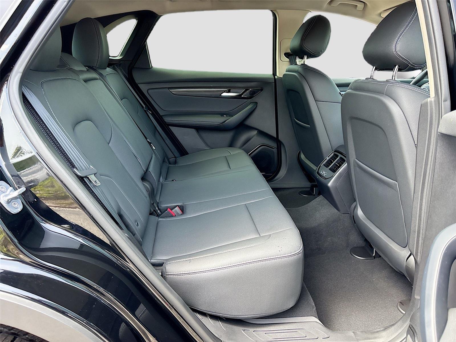 2025 VinFast VF 8 Eco