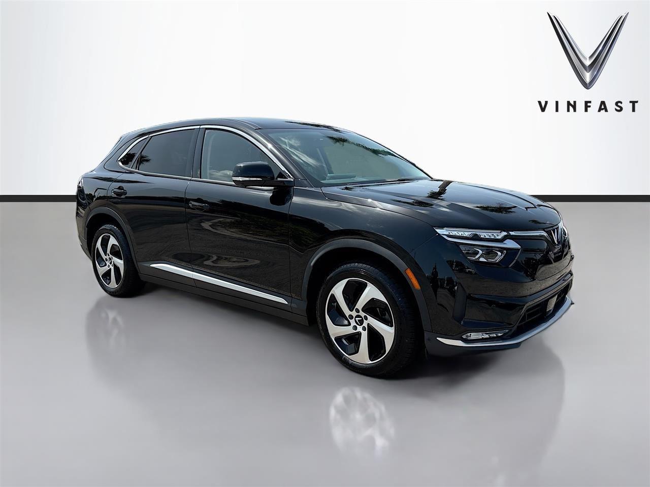 2025 VinFast VF 8 Eco