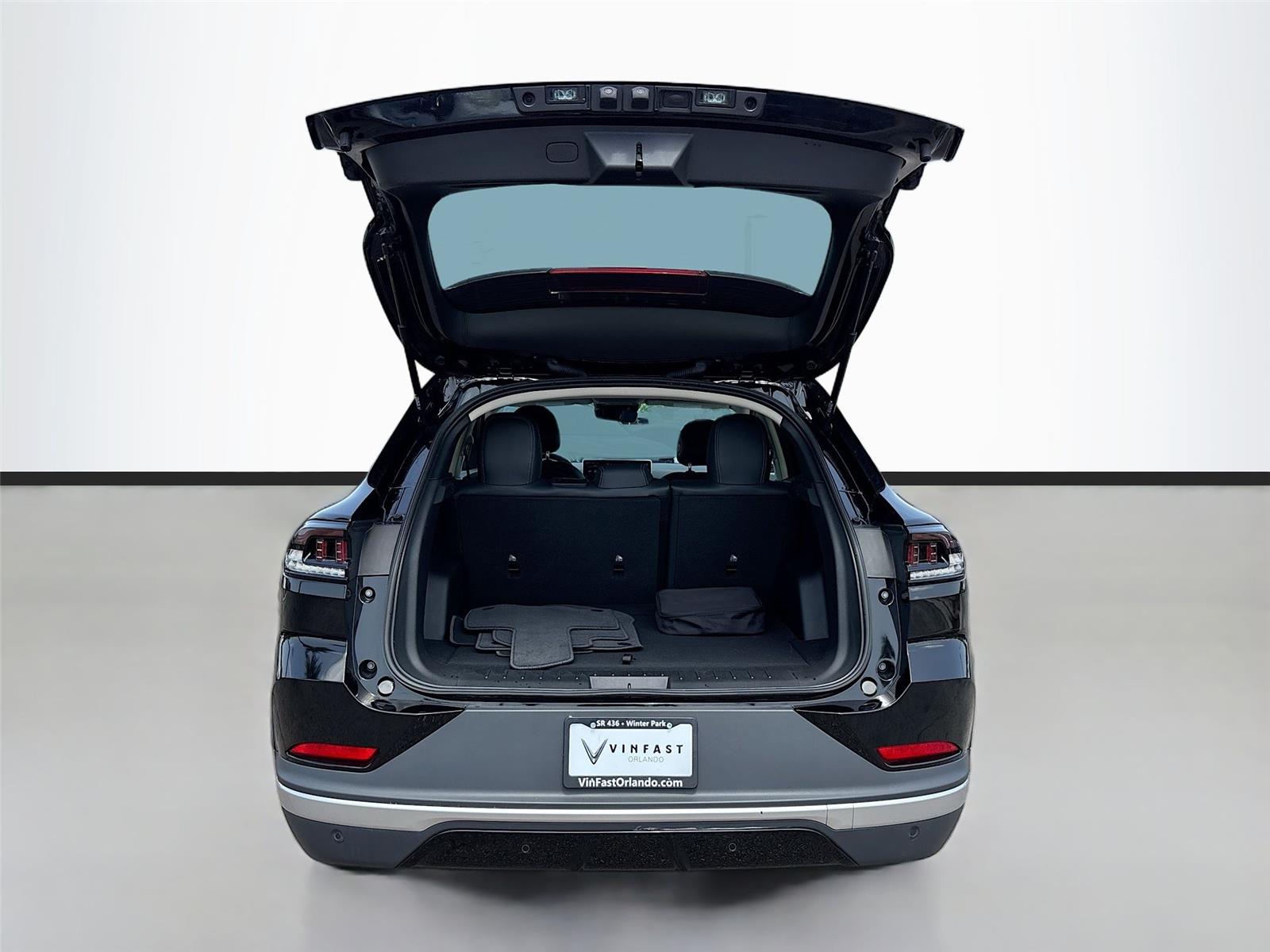 2025 VinFast VF 8 Eco