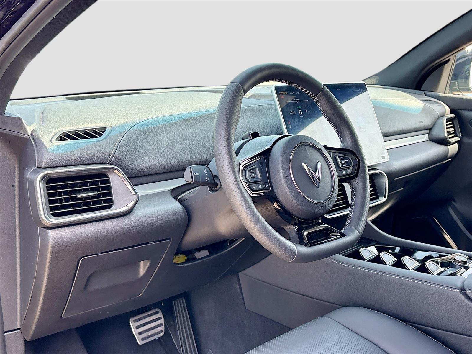 2025 VinFast VF 8 Plus