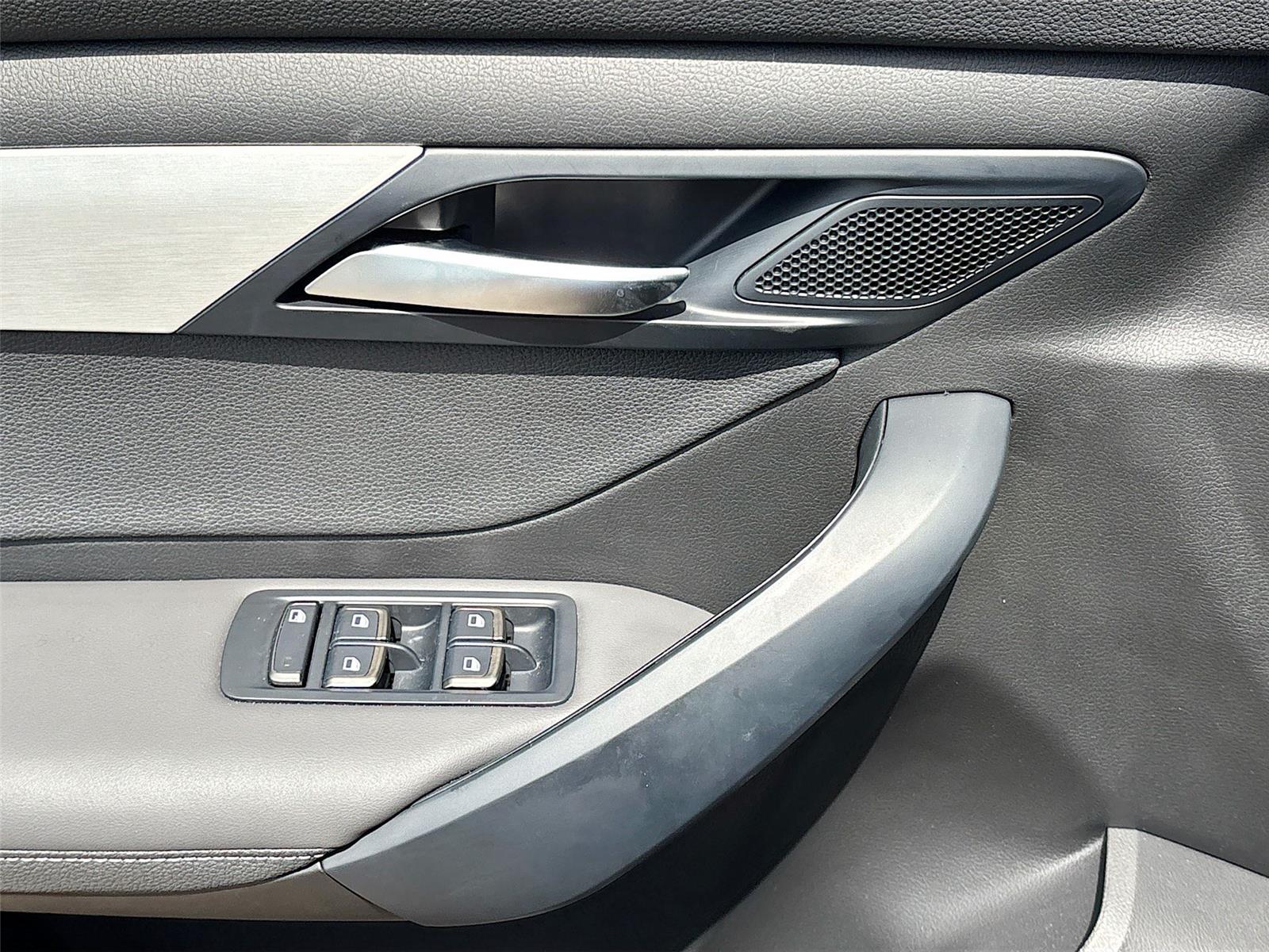 2025 VinFast VF 8 Plus