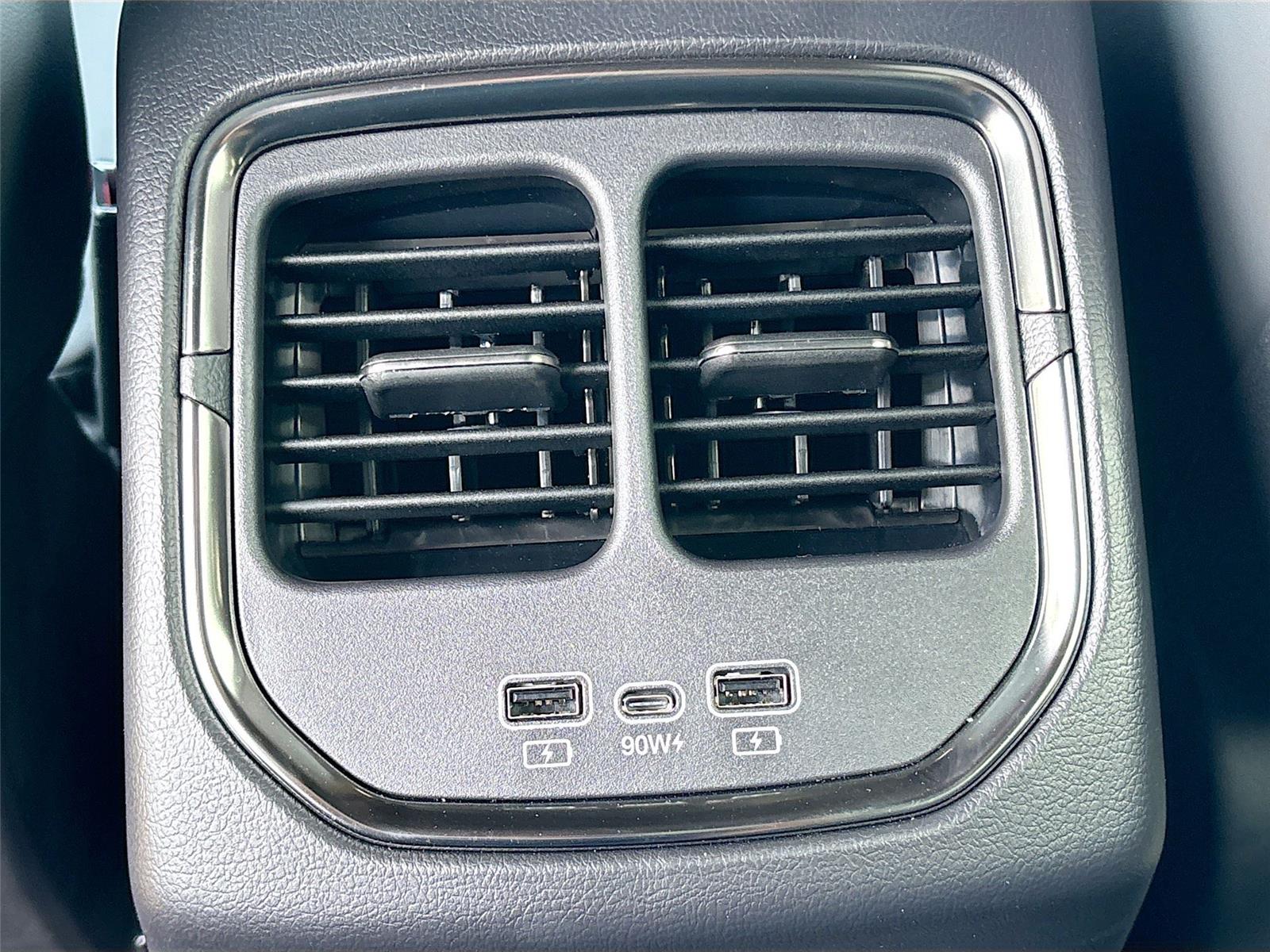 2025 VinFast VF 8 Plus