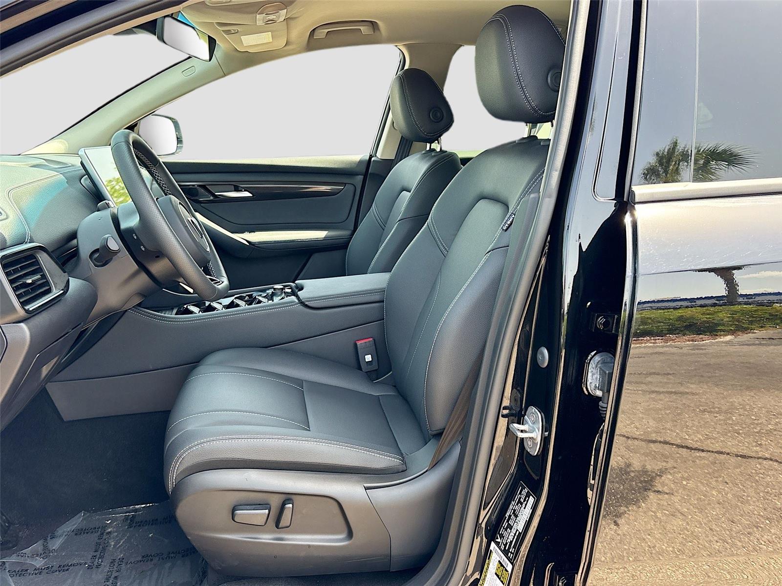 2025 VinFast VF 8 Eco