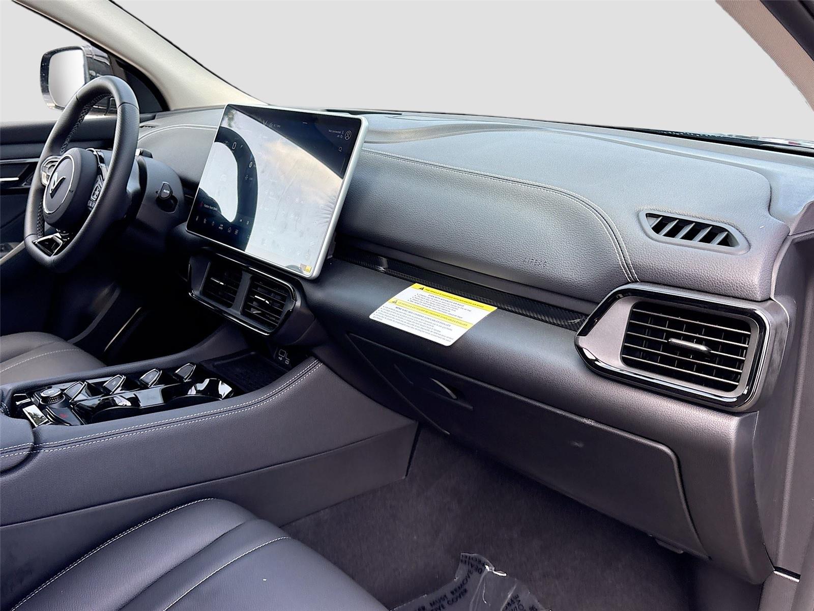 2025 VinFast VF 8 Eco