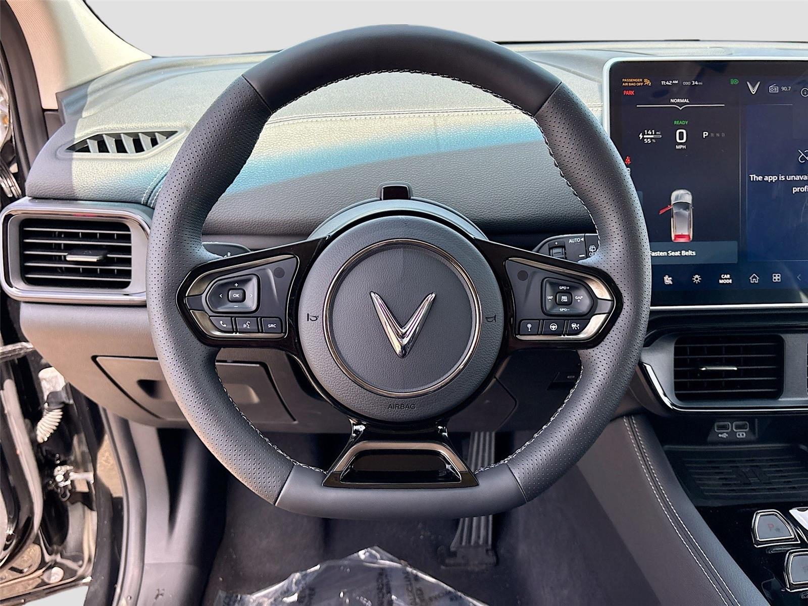 2025 VinFast VF 8 Eco