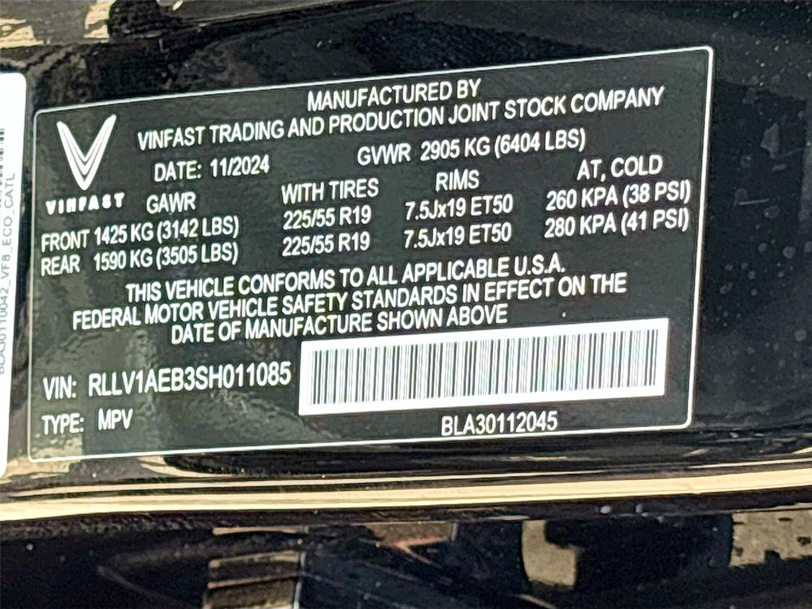 2025 VinFast VF 8 Eco