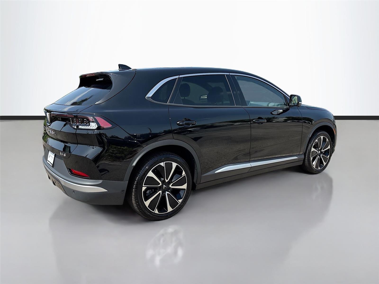 2025 VinFast VF 8 Plus
