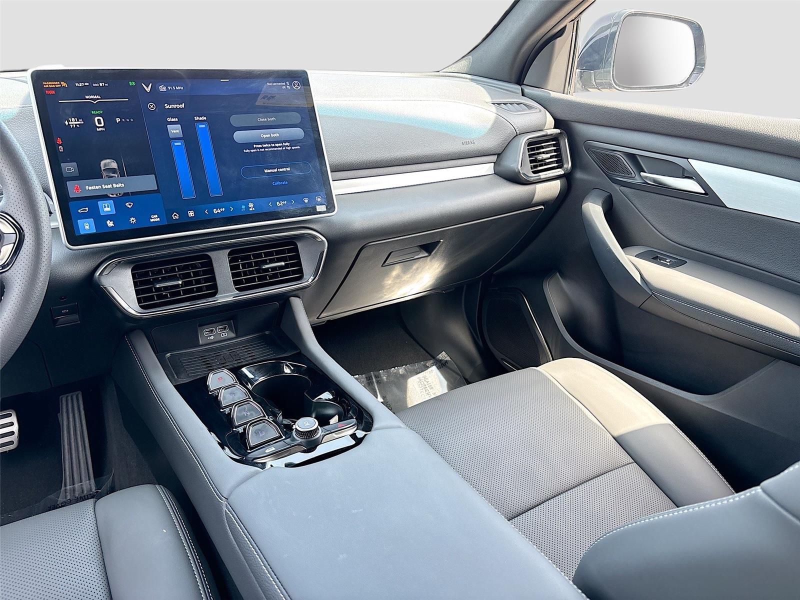 2025 VinFast VF 8 Plus