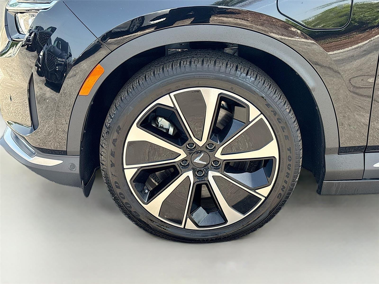2025 VinFast VF 8 Plus