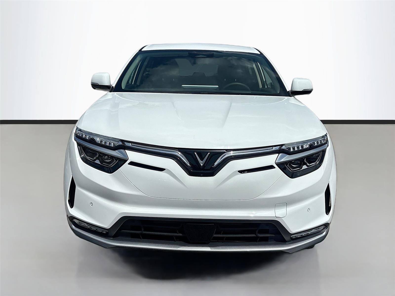 2025 VinFast VF 8 Eco