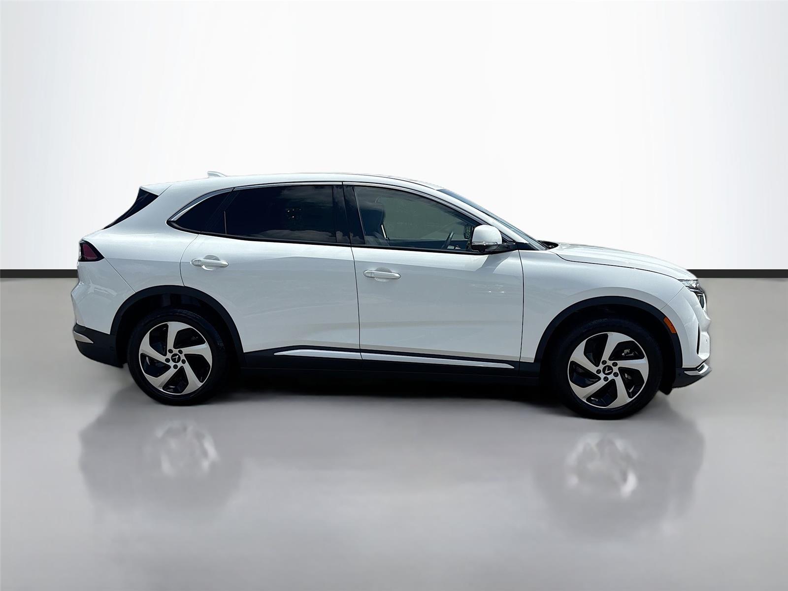 2025 VinFast VF 8 Eco