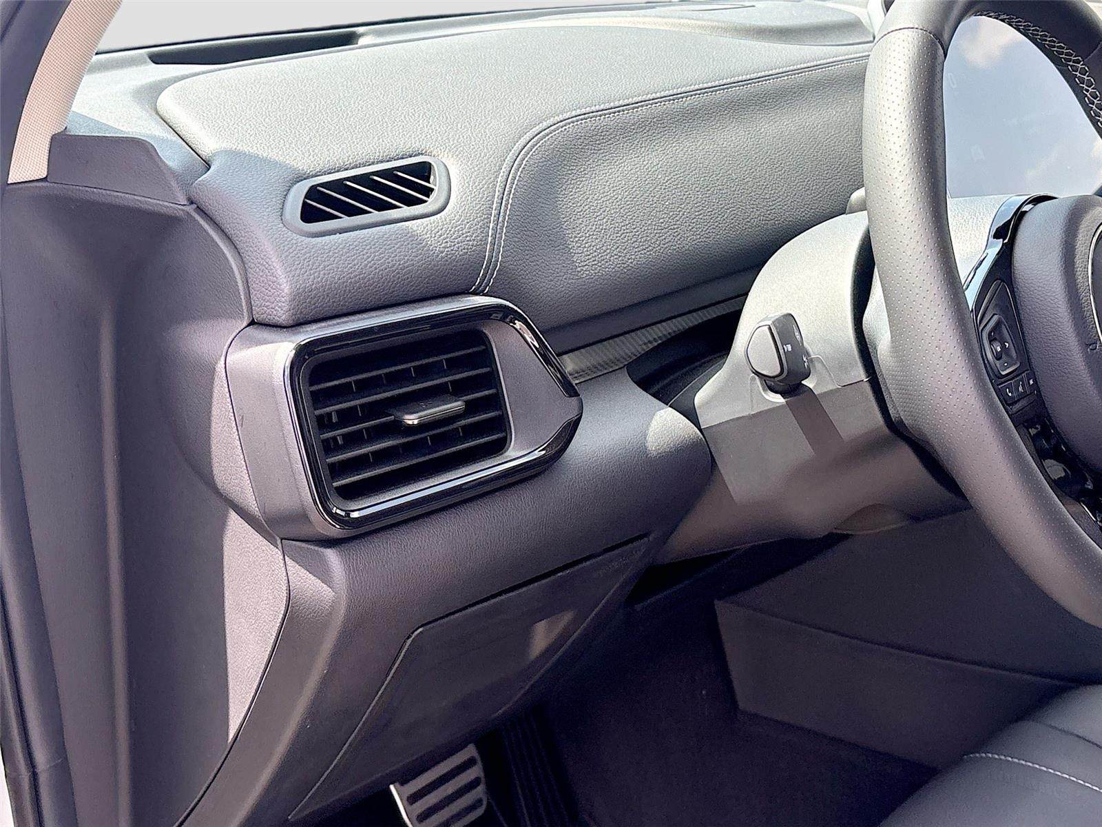 2025 VinFast VF 8 Eco