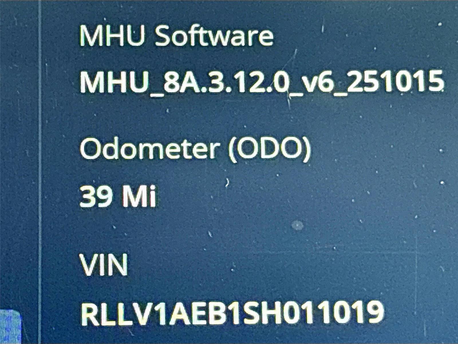 2025 VinFast VF 8 Eco