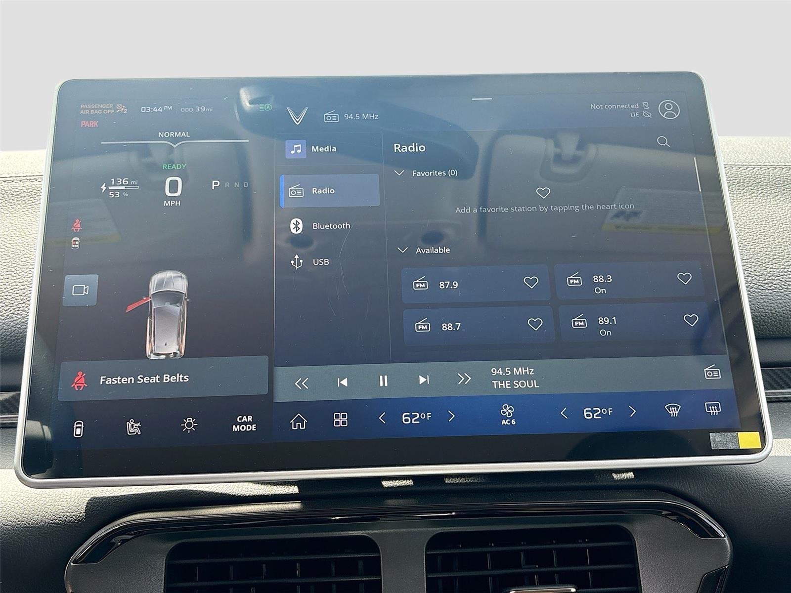 2025 VinFast VF 8 Eco