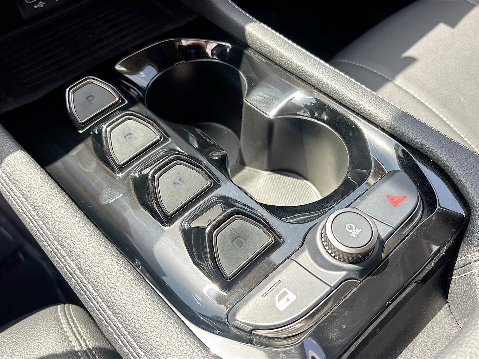 2025 VinFast VF 8 Eco