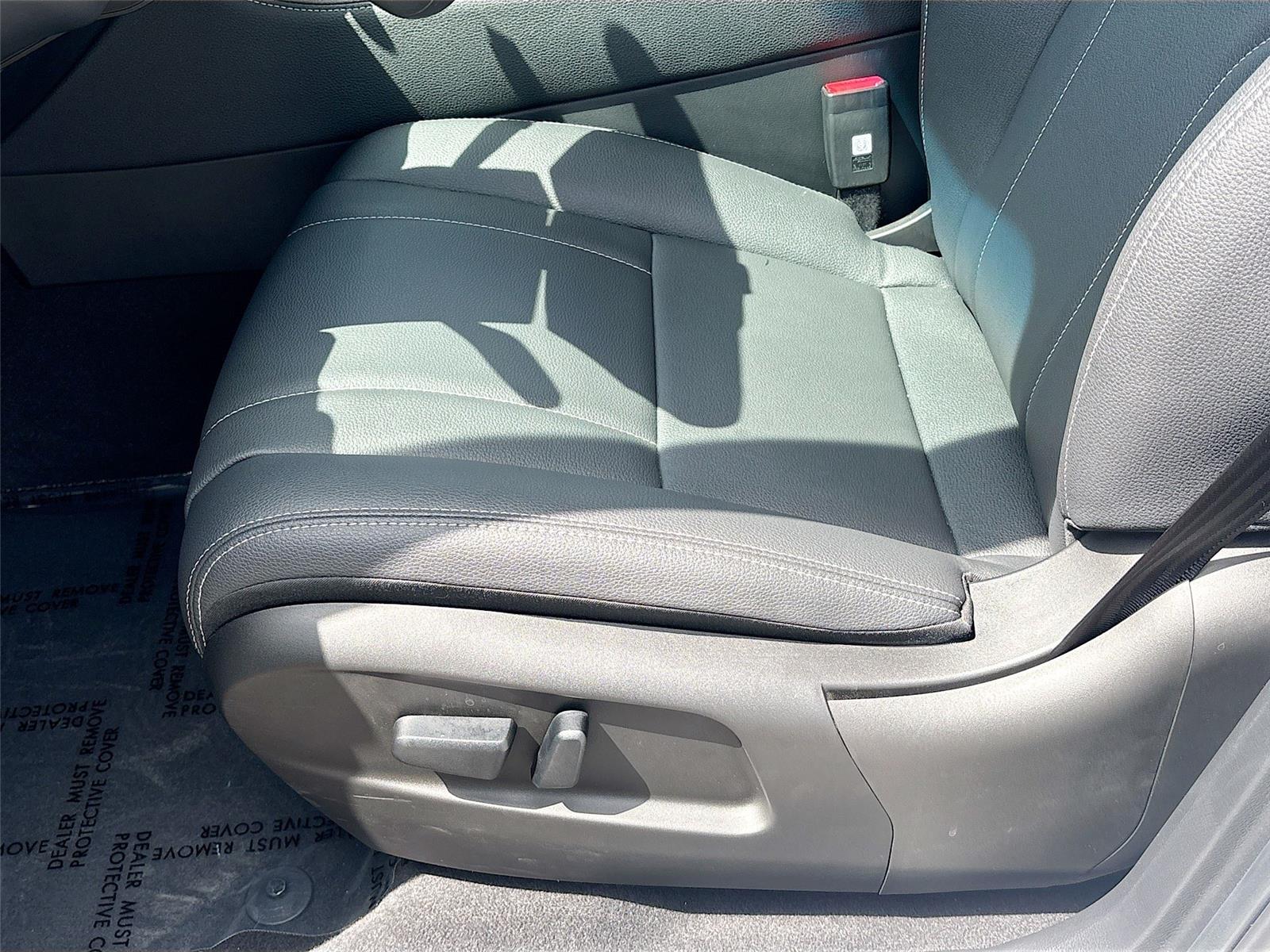 2025 VinFast VF 8 Eco