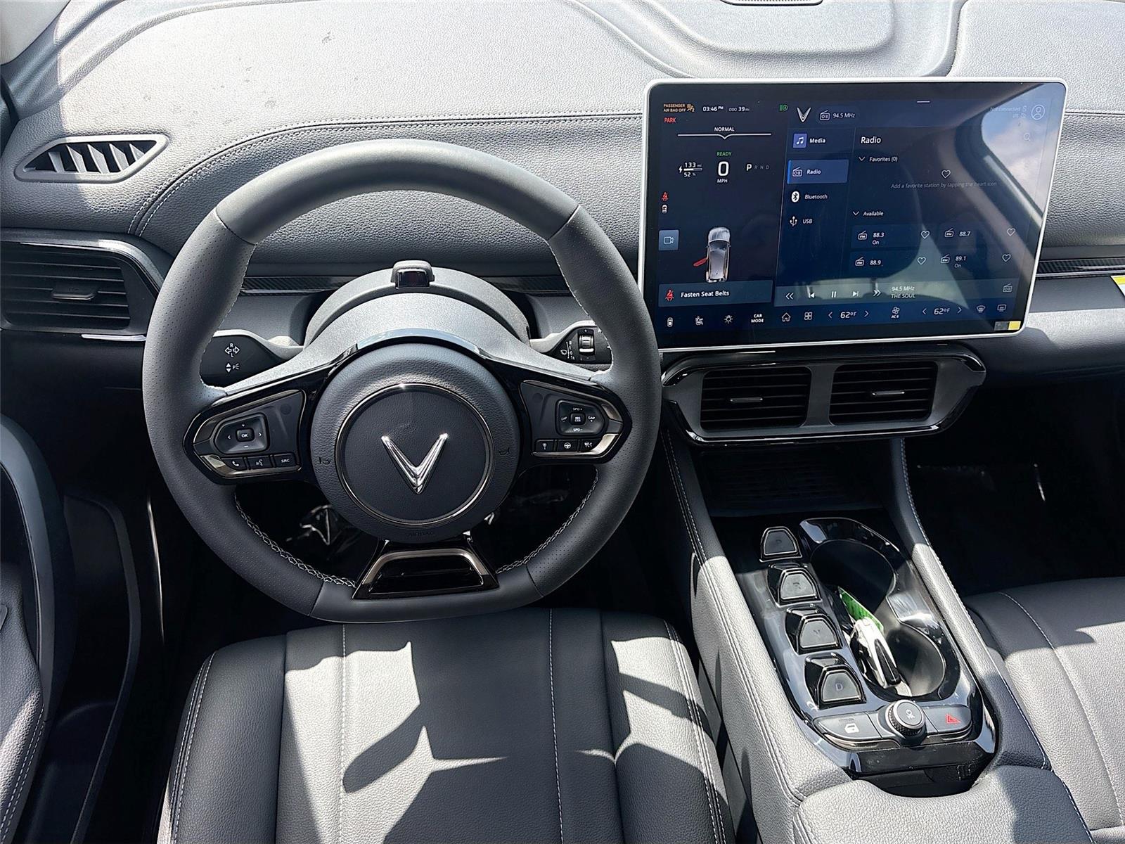 2025 VinFast VF 8 Eco